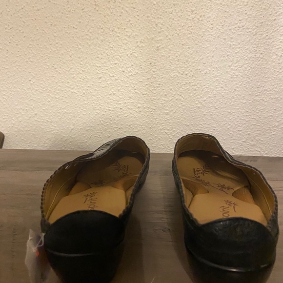 Easy Spirit black suede black leather cutout shoes - Picture 3 of 8